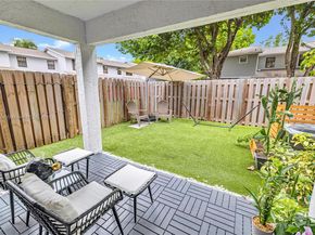 10527 NW 6th St, Pembroke Pines FL 33026