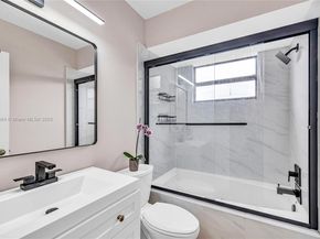 10527 NW 6th St, Pembroke Pines FL 33026
