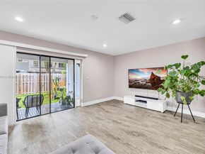 10527 NW 6th St, Pembroke Pines FL 33026