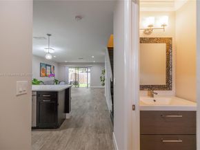 10527 NW 6th St, Pembroke Pines FL 33026