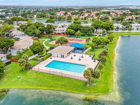10527 NW 6th St, Pembroke Pines FL 33026