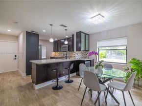 10527 NW 6th St, Pembroke Pines FL 33026