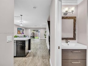 10527 NW 6th St, Pembroke Pines FL 33026