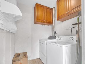 10527 NW 6th St, Pembroke Pines FL 33026