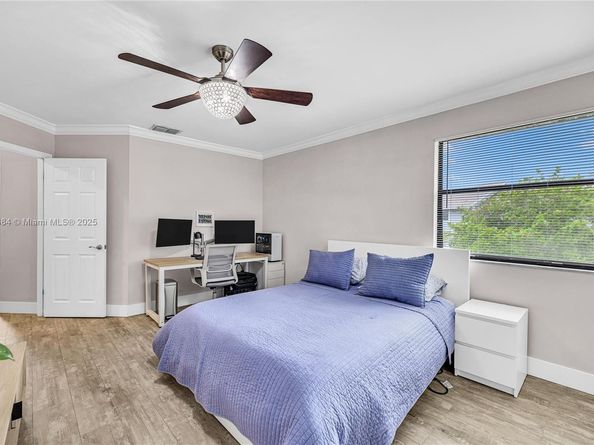 10527 NW 6th St, Pembroke Pines FL 33026