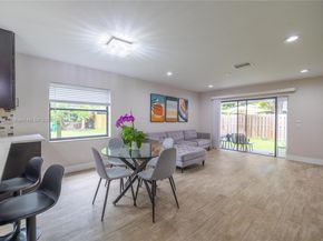 10527 NW 6th St, Pembroke Pines FL 33026