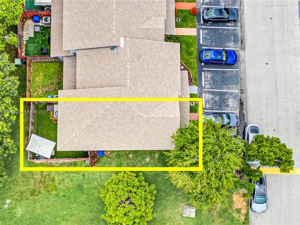 10527 NW 6th St, Pembroke Pines FL 33026