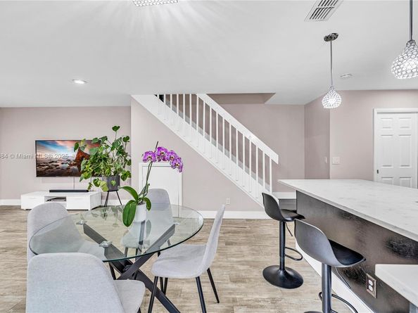 10527 NW 6th St, Pembroke Pines FL 33026