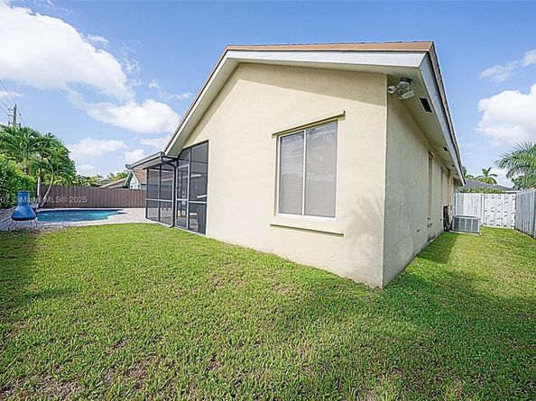 938 SW 149th Ter, Sunrise FL 33326