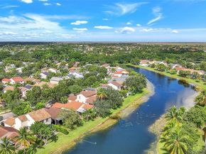 225 E Bayridge Dr, Weston FL 33326