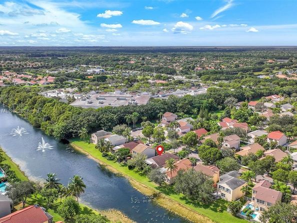 225 E Bayridge Dr, Weston FL 33326