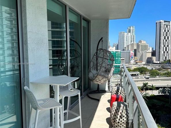 1Q. JKL,M SW 3rd St 1603, Miami FL 33130