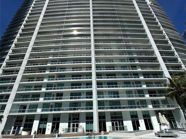 1Q. JKL,M SW 3rd St 1603, Miami FL 33130
