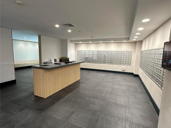 1Q. JKL,M SW 3rd St 1603, Miami FL 33130