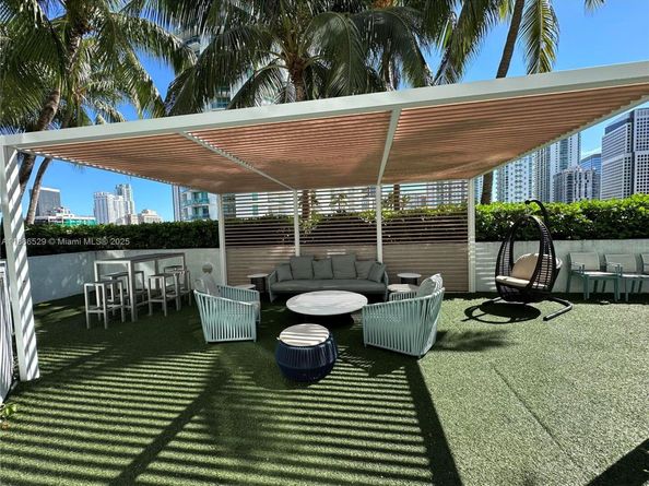 1Q. JKL,M SW 3rd St 1603, Miami FL 33130