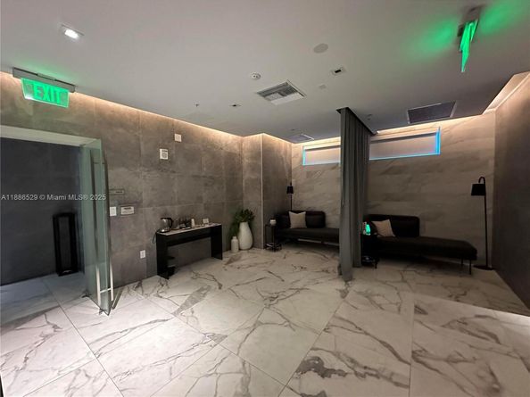1Q. JKL,M SW 3rd St 1603, Miami FL 33130