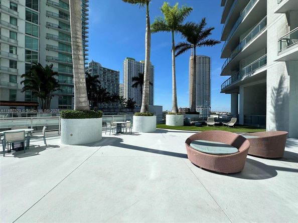 1Q. JKL,M SW 3rd St 1603, Miami FL 33130