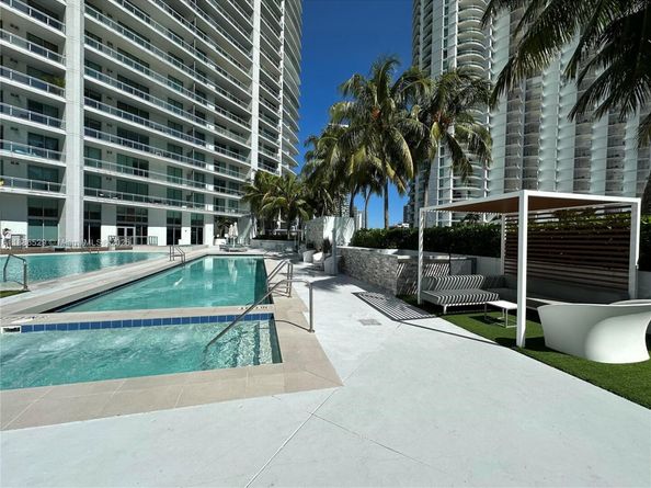 1Q. JKL,M SW 3rd St 1603, Miami FL 33130