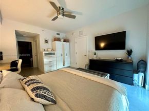 1Q. JKL,M SW 3rd St 1603, Miami FL 33130