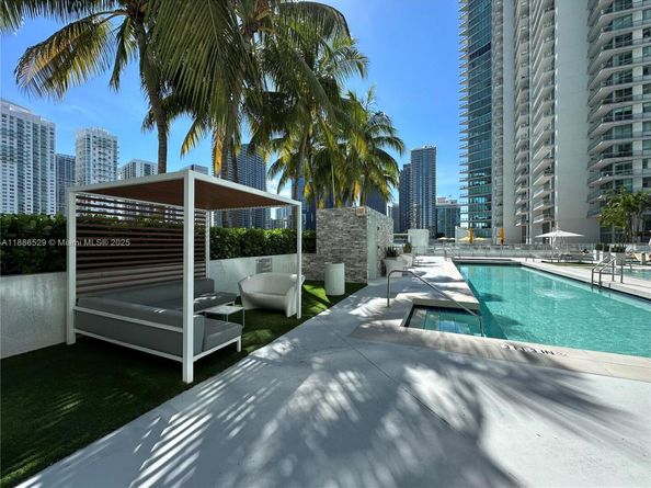 1Q. JKL,M SW 3rd St 1603, Miami FL 33130