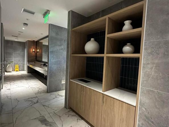 1Q. JKL,M SW 3rd St 1603, Miami FL 33130