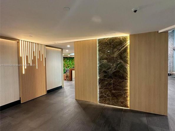 1Q. JKL,M SW 3rd St 1603, Miami FL 33130