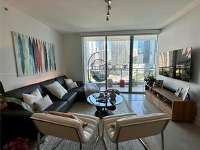 1Q. JKL,M SW 3rd St 1603, Miami FL 33130