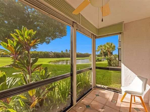 9811 N Hollybrook Lake Dr 103, Pembroke Pines FL 33025