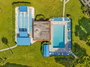 9811 N Hollybrook Lake Dr 103, Pembroke Pines FL 33025
