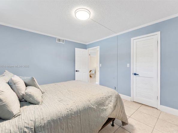 9811 N Hollybrook Lake Dr 103, Pembroke Pines FL 33025