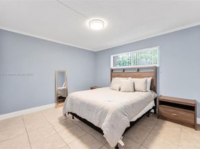 9811 N Hollybrook Lake Dr 103, Pembroke Pines FL 33025