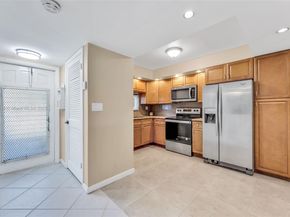 9811 N Hollybrook Lake Dr 103, Pembroke Pines FL 33025
