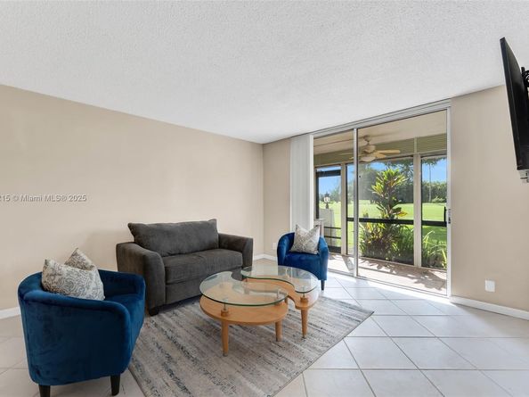 9811 N Hollybrook Lake Dr 103, Pembroke Pines FL 33025