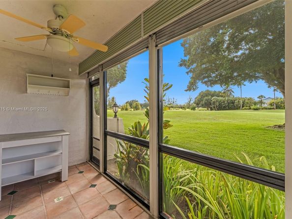 9811 N Hollybrook Lake Dr 103, Pembroke Pines FL 33025