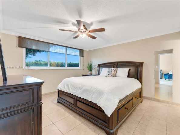 9811 N Hollybrook Lake Dr 103, Pembroke Pines FL 33025