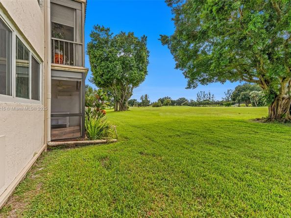 9811 N Hollybrook Lake Dr 103, Pembroke Pines FL 33025