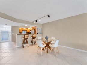 9811 N Hollybrook Lake Dr 103, Pembroke Pines FL 33025