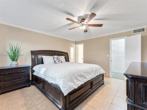 9811 N Hollybrook Lake Dr 103, Pembroke Pines FL 33025