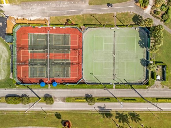 9811 N Hollybrook Lake Dr 103, Pembroke Pines FL 33025