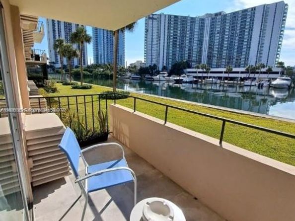 220 Kings Point Dr 106, Sunny Isles Beach FL 33160