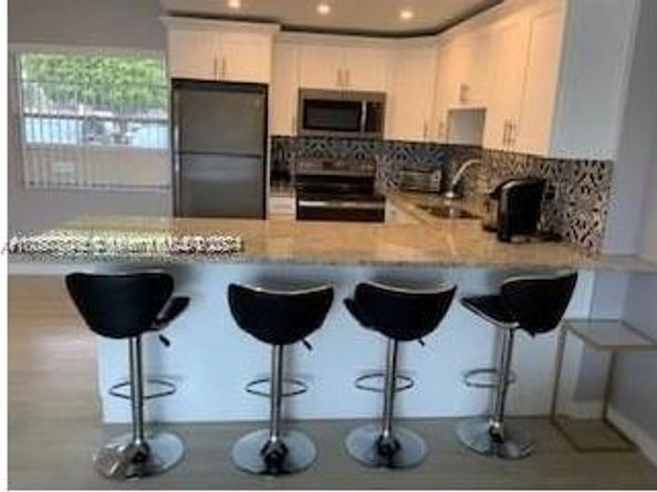 220 Kings Point Dr 106, Sunny Isles Beach FL 33160