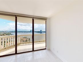 1000 W Island Blvd 1812, Aventura FL 33160