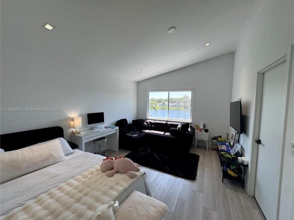 4943 SW 33rd Way, Hollywood FL 33312