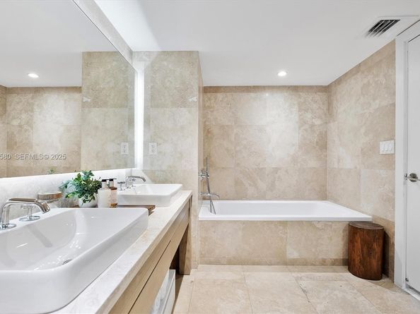 102 24th St 1413, Miami Beach FL 33139