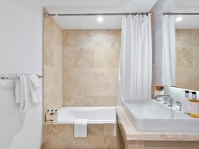 102 24th St 1413, Miami Beach FL 33139