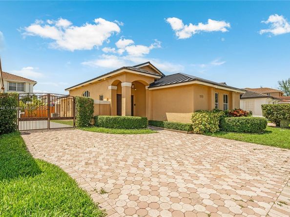 1070 NW 129th Pl, Miami FL 33182