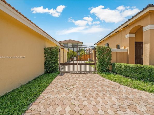 1070 NW 129th Pl, Miami FL 33182