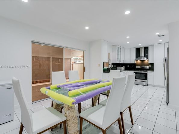 1070 NW 129th Pl, Miami FL 33182