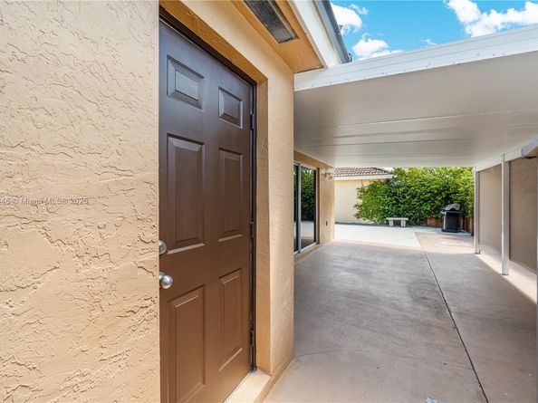 1070 NW 129th Pl, Miami FL 33182