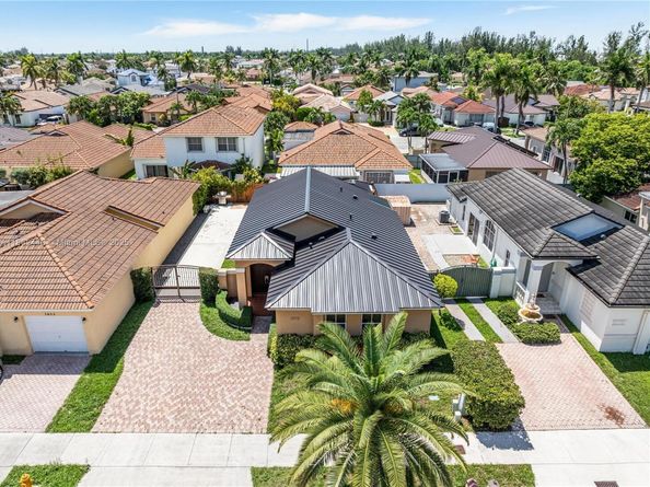 1070 NW 129th Pl, Miami FL 33182